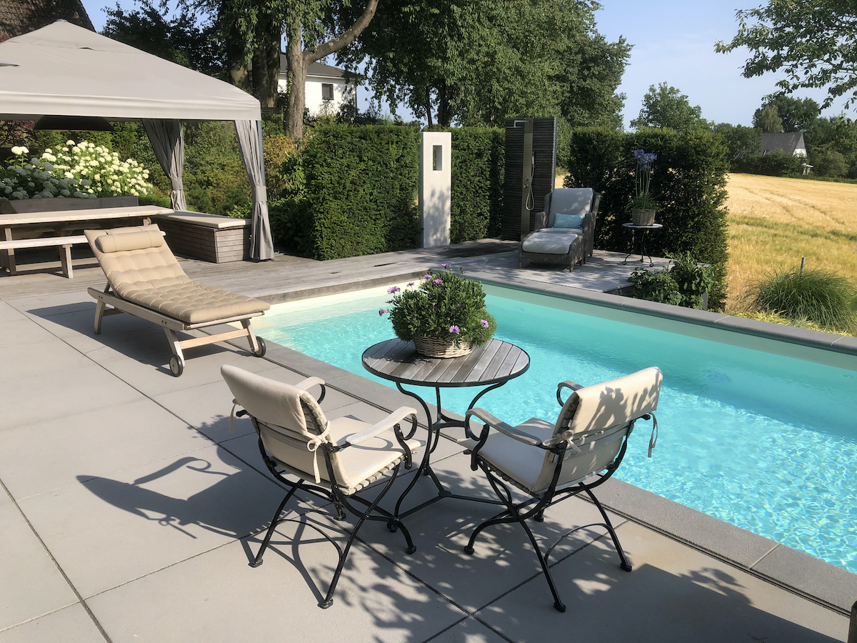 Terrasse mit Pool von Hohenberg GmbH